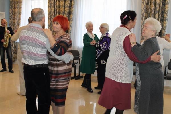 Танцевальный вечер с участием ансамбля Джаз-вояж (2) Танцевальный вечер с участием ансамбля Джаз-вояж (2)