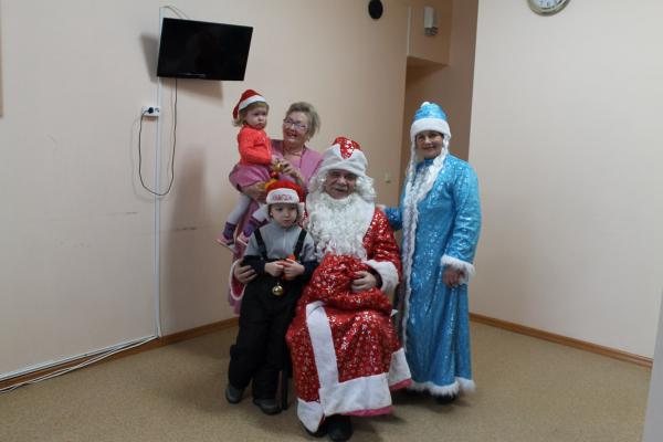 Новогодний огонек с Дедом Морозом и Снегурочкой (10) Новогодний огонек с Дедом Морозом и Снегурочкой (10)