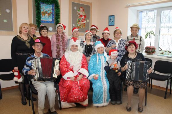 Новогодний огонек с Дедом Морозом и Снегурочкой (13) Новогодний огонек с Дедом Морозом и Снегурочкой (13)