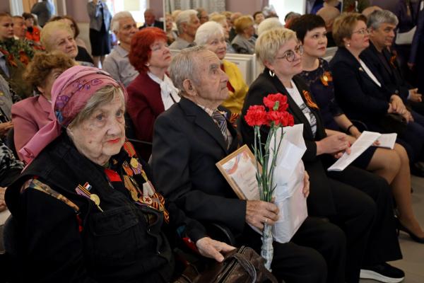 Сквозь года звенит Победа (6)