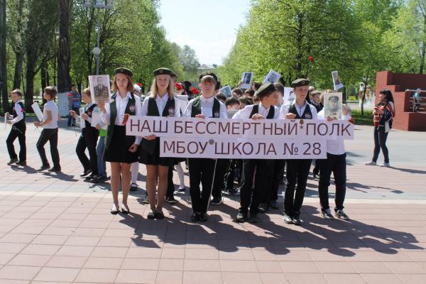 церемония возложения цветов к стеле в честь Победы (2) церемония возложения цветов к стеле в честь Победы (2)