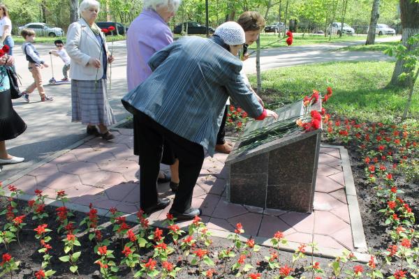 церемония возложения цветов к стеле в честь Победы (10)