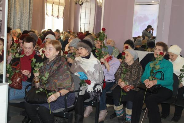 праздничное мероприятие ко Дню матери для людей с ограниченными возможностями Советского района (12)