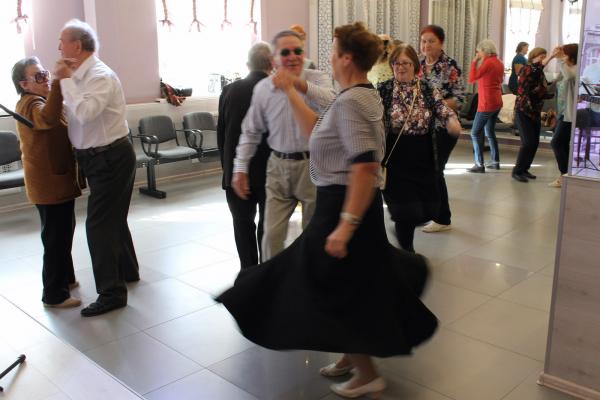 «Танцевальный вечер «Чтобы сердце и душа были молоды» с участием вокального ансамбля Джаз-вояж» (6) «Танцевальный вечер «Чтобы сердце и душа были молоды» с участием вокального ансамбля Джаз-вояж» (6)