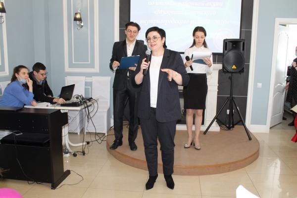 Женщина и мужчина 2020 года (8)